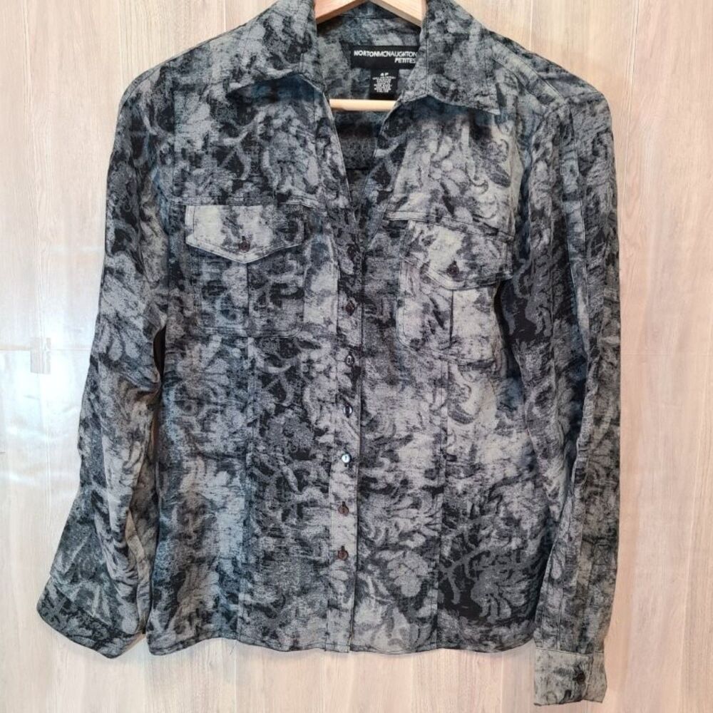 Norton McNaughton Womens Blouse 4P Petite Floral Black Gray Chambray Roll Sleeve